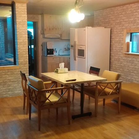 Social House Hotel Seoul Bagian luar foto