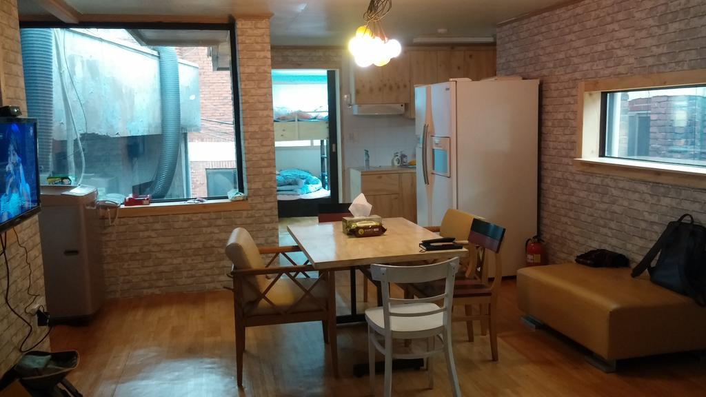 Social House Hotel Seoul Bagian luar foto