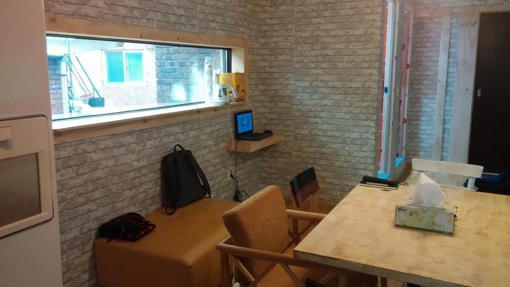 Social House Hotel Seoul Bagian luar foto
